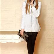 依米奴羽绒服 冬日御寒时尚美搭