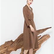 MOING莫名品牌女裝 用設(shè)計師的眼光提升你的穿衣品位