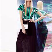 EC亦熙女装2020新品时尚大片来袭 轻装置艺术的闪亮风情