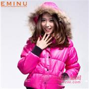 依米奴羽绒搭配 轻松打造冬日温暖女王