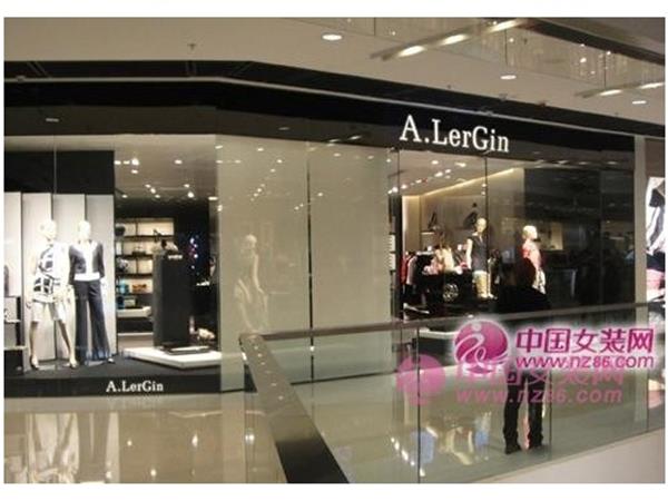 阿勒锦女装店铺展示