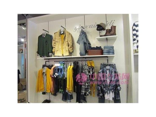 盈彩美地女装店铺展示