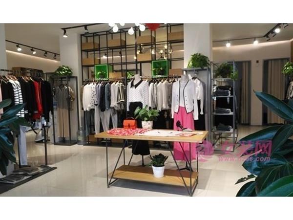 领宏国际女装店铺展示