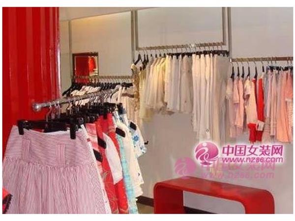 优仙蒂女装店铺展示