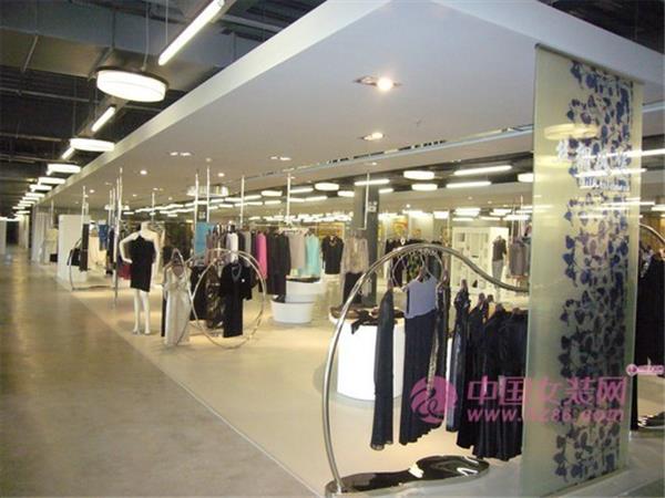 Silk One女装店铺展示