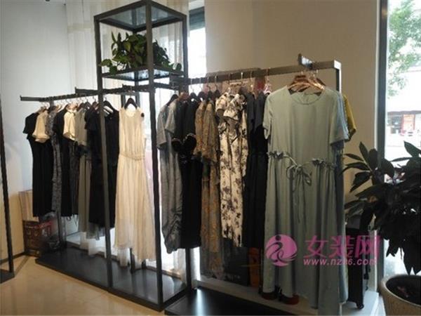 领宏国际女装店铺展示