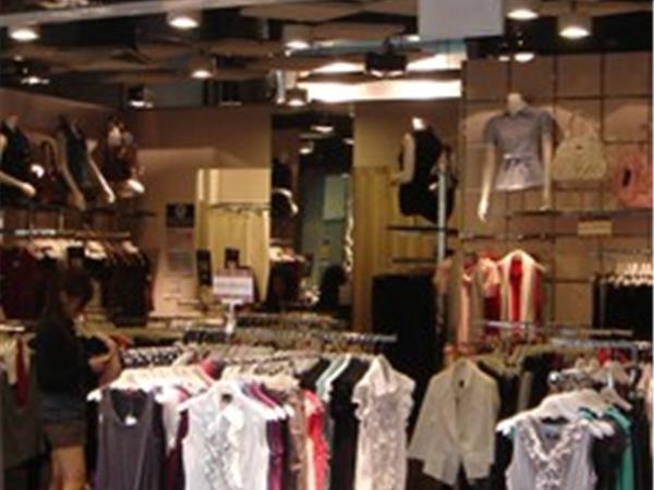 贝特尔芭斯女装店铺展示