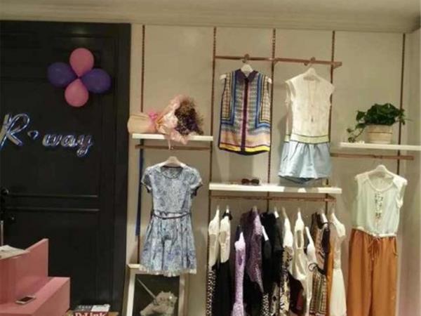 六未女裝店鋪展示