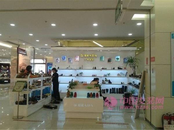 丁布拉达女装店铺展示