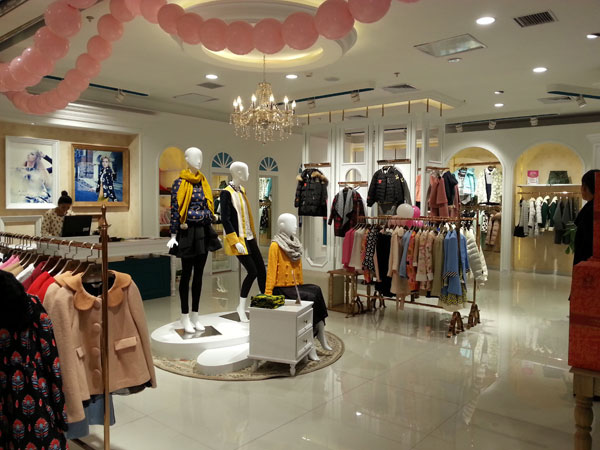 司嘉仪女装店铺展示