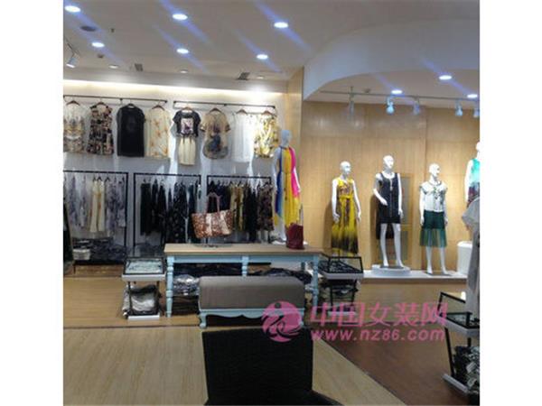 辛波斯卡女装店铺展示