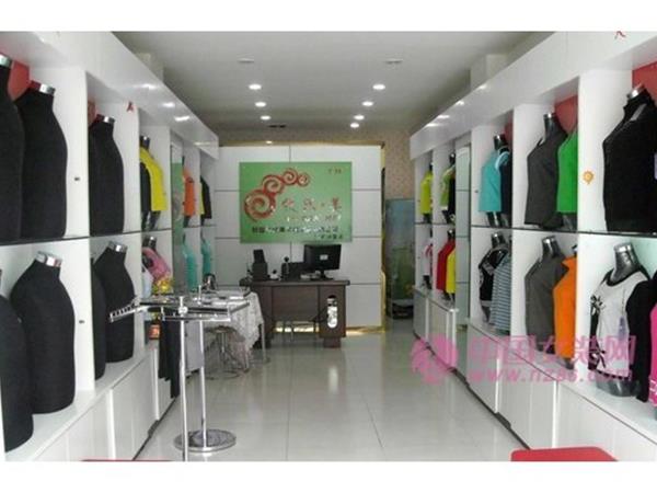 牧然美女装店铺展示
