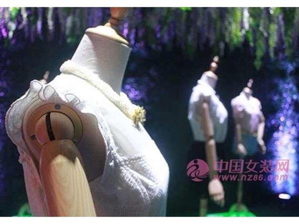 质感女装店铺展示