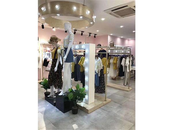 诺库女装店铺展示