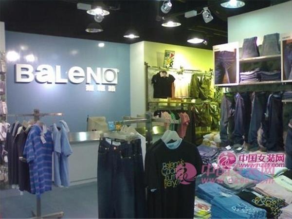 班尼路女装店铺展示