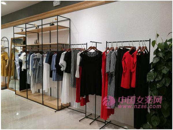 嘉文兰迪女装店铺展示