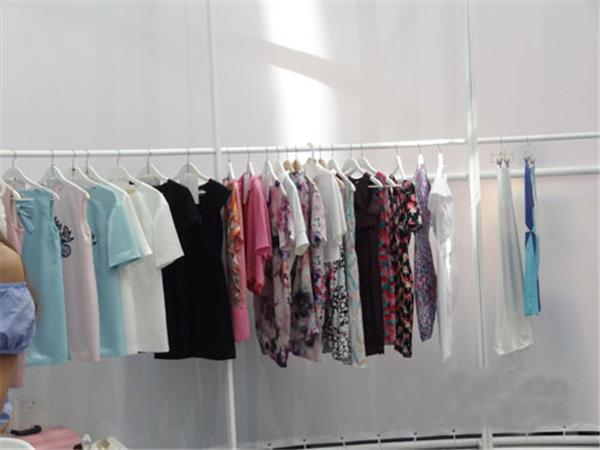 新1系女装店铺展示