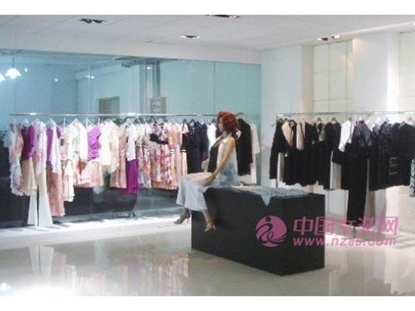 艾笠.菲尔女装店铺展示