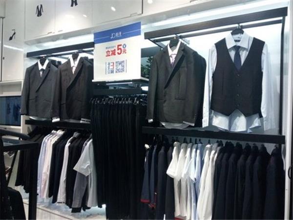 巨千女装店铺展示