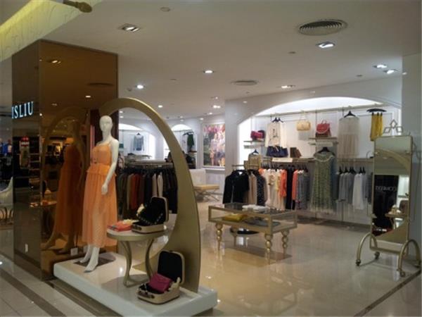 意識流女裝店鋪展示