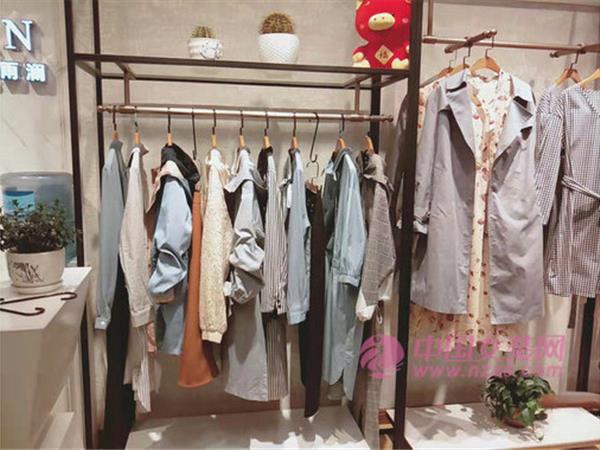 忆雨澜女装店铺展示