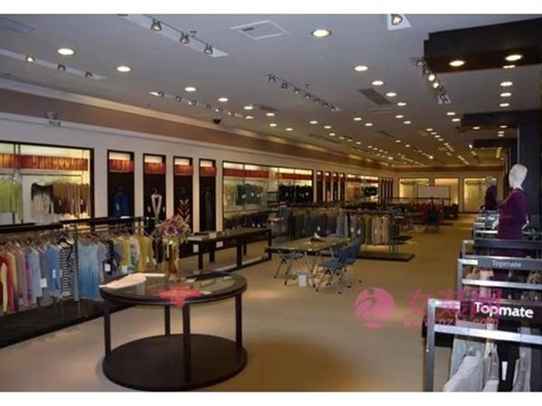 贝书女装店铺展示