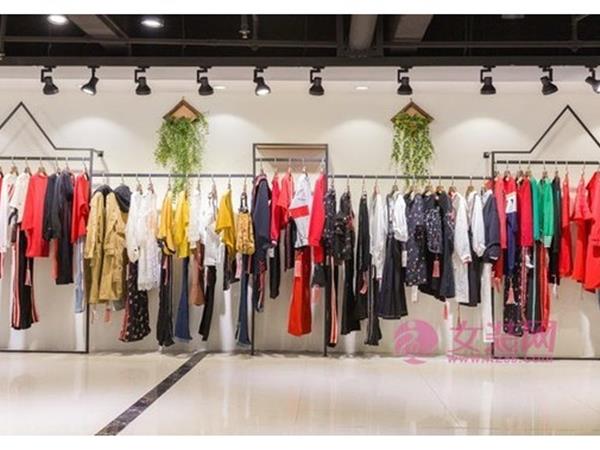 衣琳女装店铺展示