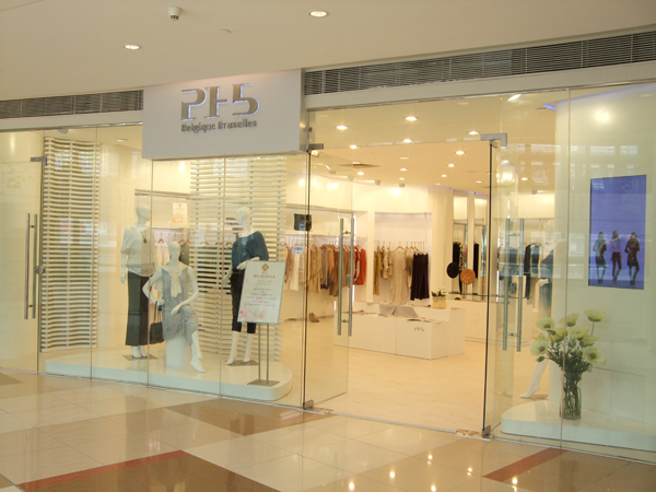 铭悦女装店铺展示