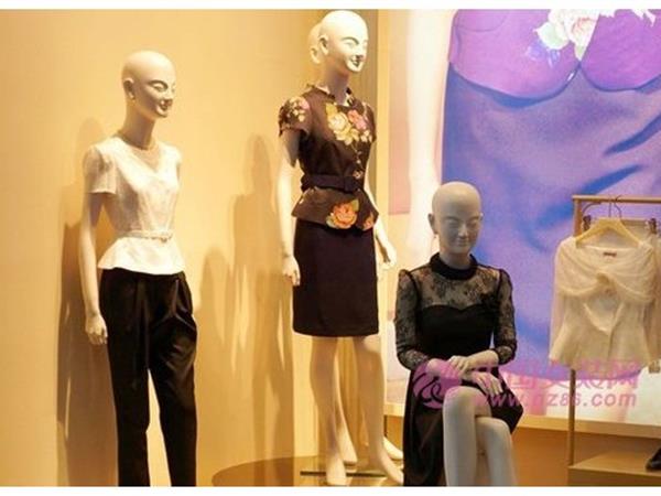 怡佳咏女装店铺展示