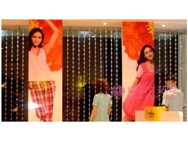 英第爱纳女装店铺展示