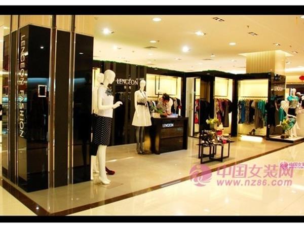 籣郡女装店铺展示