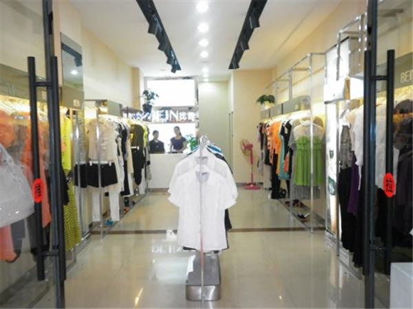 比茵B(yǎng)EIN女裝店鋪展示