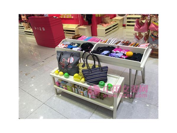 私之森语女装店铺展示