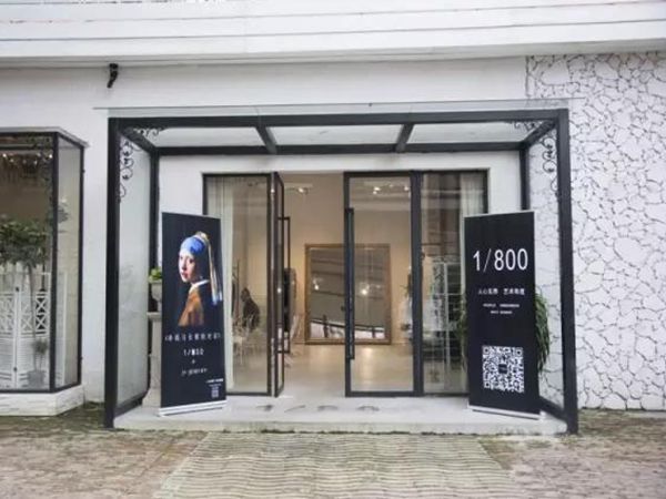 1/800女装店铺展示