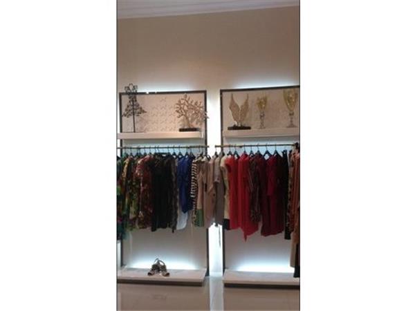 厚福黛儿女装店铺展示