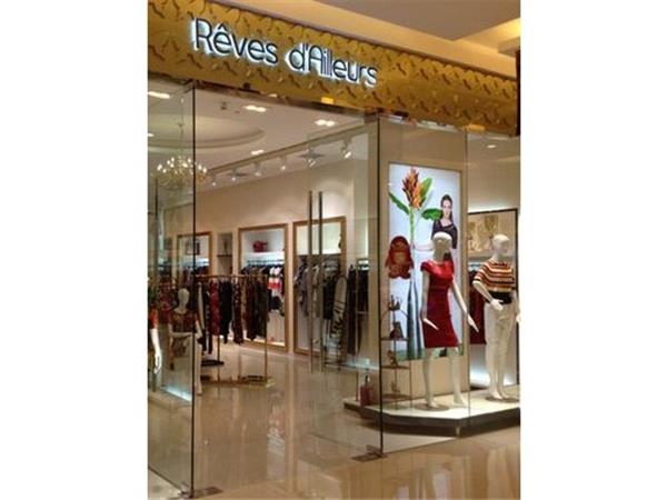 厚福黛儿女装店铺展示