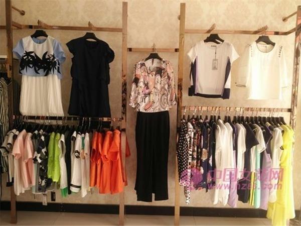 正品仓女装店铺展示