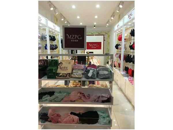 名之品创女装店铺展示