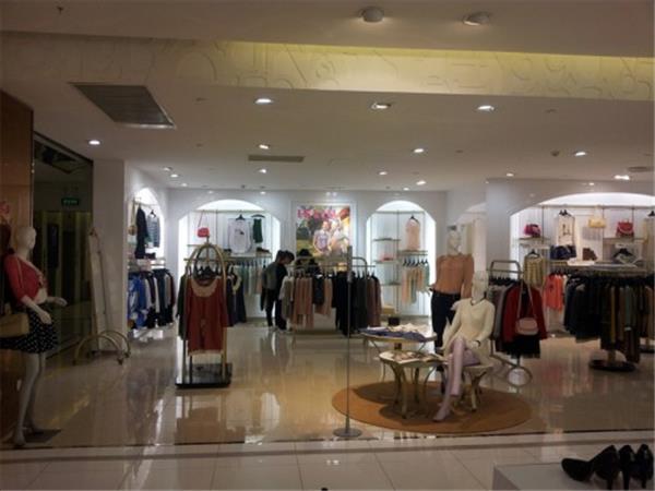 意识流女装店铺展示