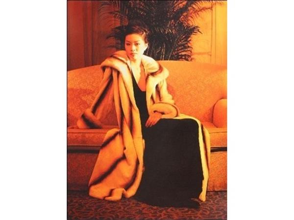 金帝威伦女装店铺展示