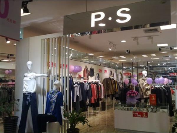 浪漫季节女装店铺展示