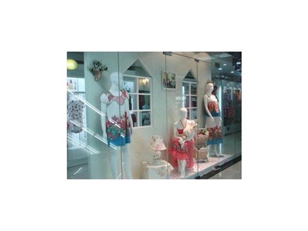 安之伴女装店铺展示