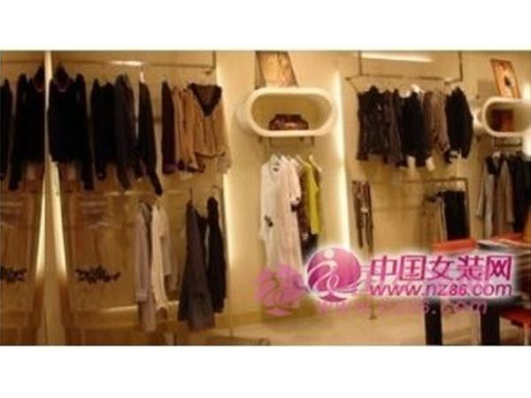 逸妃女装店铺展示