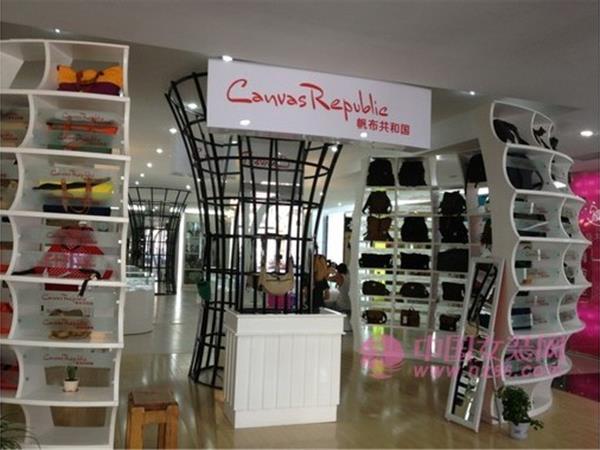 帆布共和国女装店铺展示