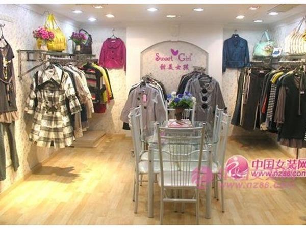 甜美女孩女装店铺展示