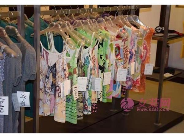 贝书女装店铺展示