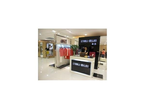 依达利-米兰女装店铺展示