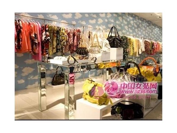 上品女装店铺展示