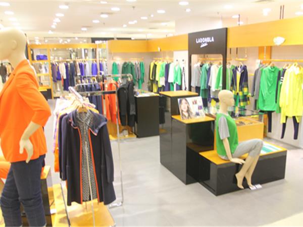 拉东拉女装店铺展示