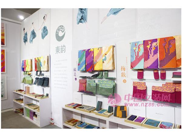 东韵女装店铺展示